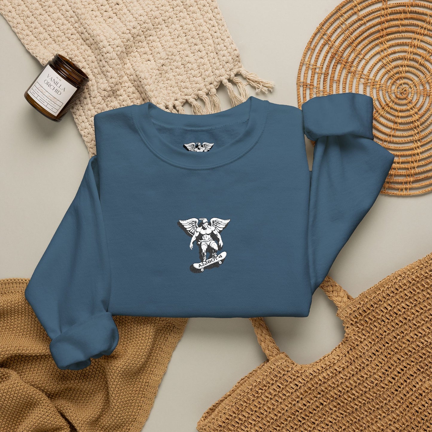 Floral Letter V Crewneck Sweatshirt – Minimal White Monogram Pullover