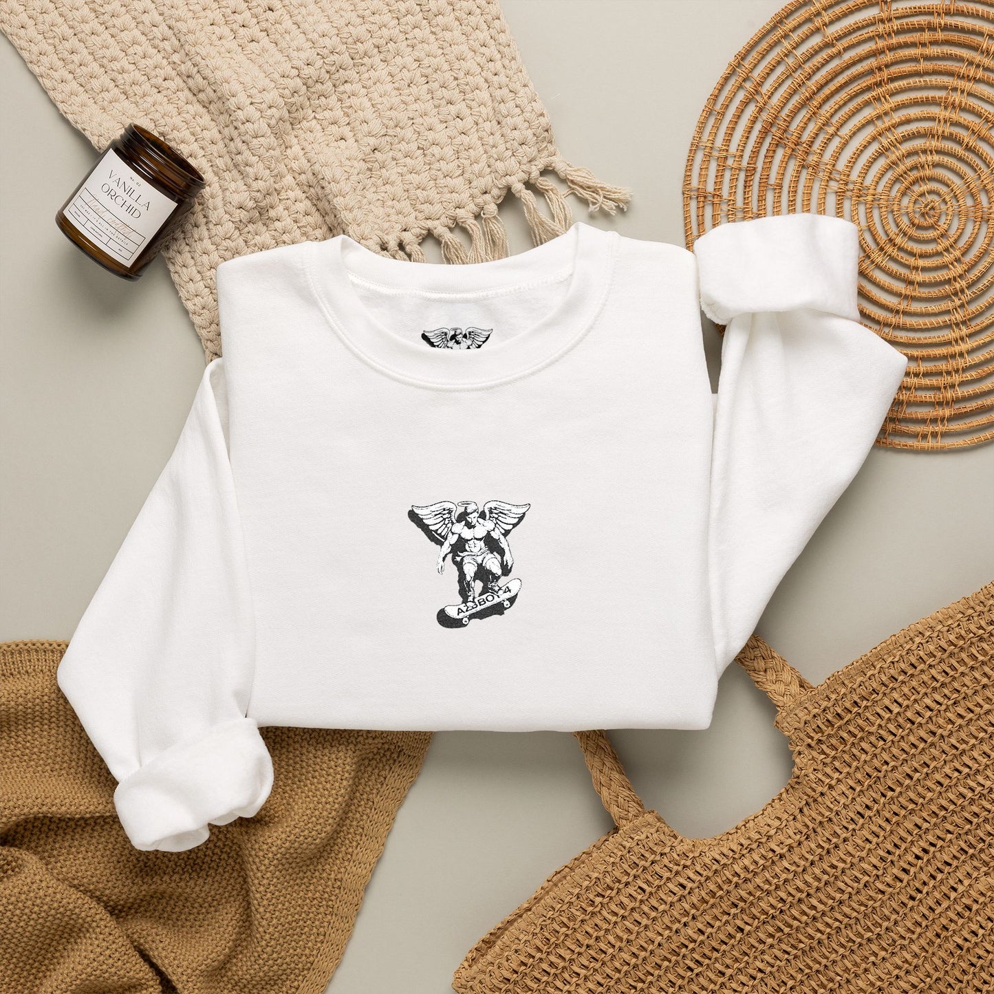 Floral Letter V Crewneck Sweatshirt – Minimal White Monogram Pullover