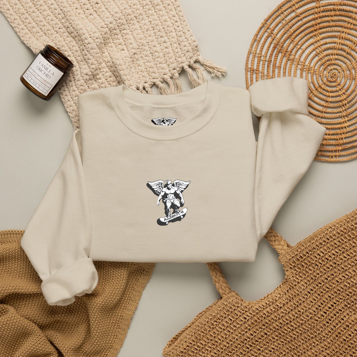 Floral Letter V Crewneck Sweatshirt – Minimal White Monogram Pullover